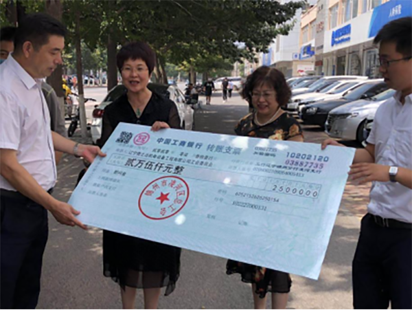 凌河區總工會夏日送清涼走進奇之達