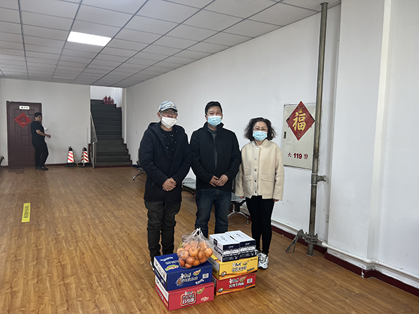 李鳳展、齊云龍慰問龍江街道新光社區